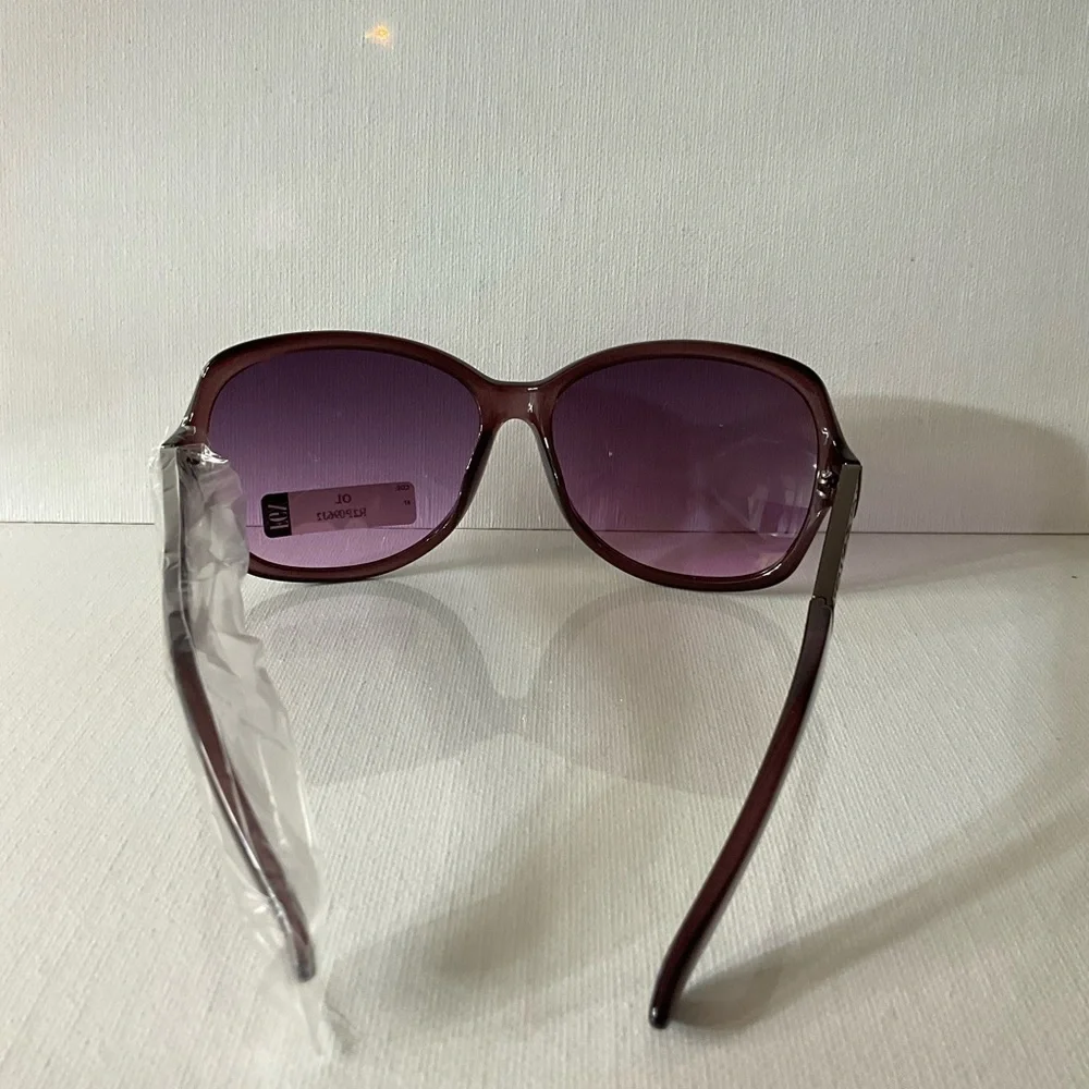 Chic Purple Sunglasses