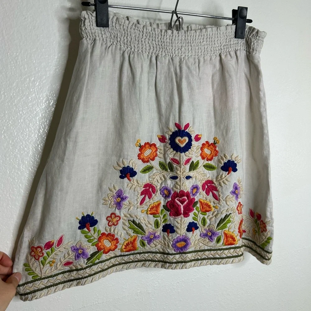 Johnny Was 100% Linen Tan Floral Embrodiered Pull on Skirt Size Small