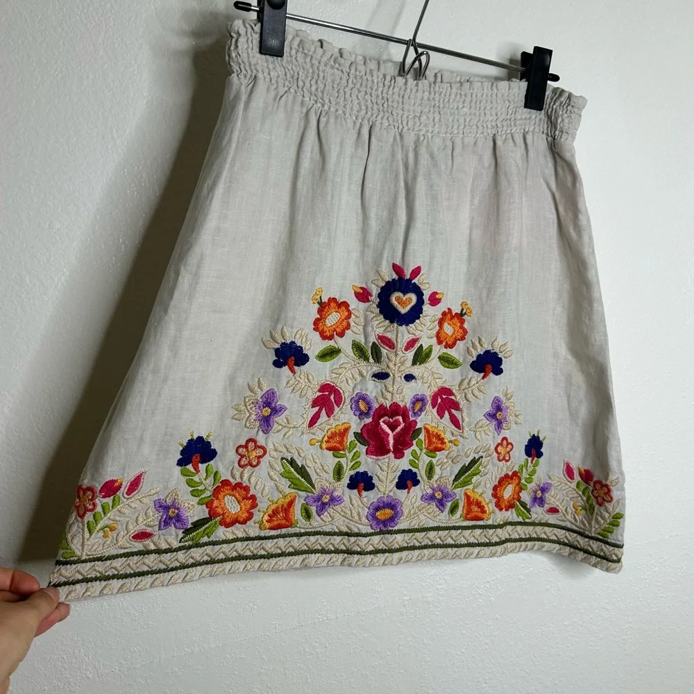 Johnny Was 100% Linen Tan Floral Embrodiered Pull on Skirt Size Small