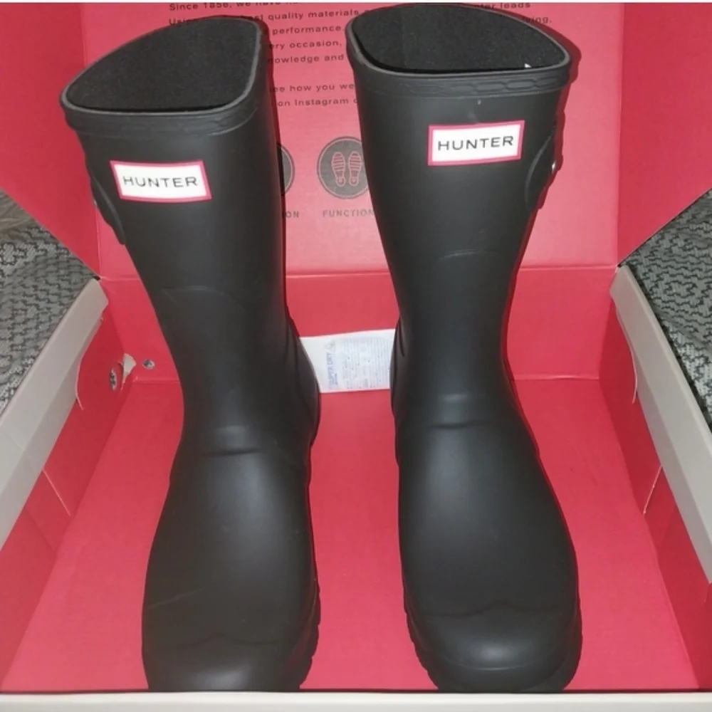 Hunter features colors