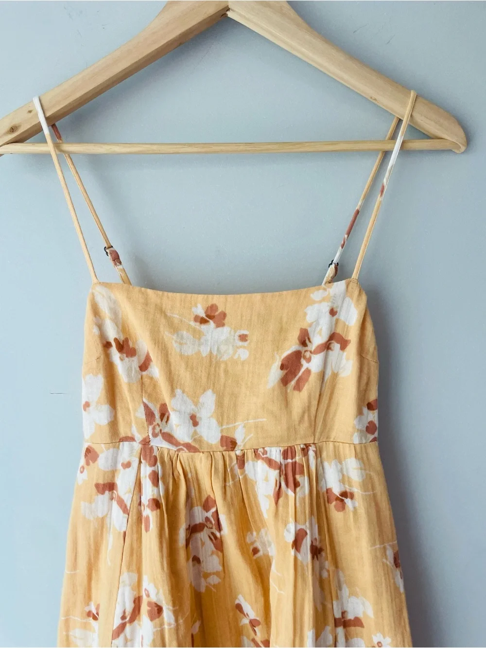 Abercrombie & Fitch flattering delicate
