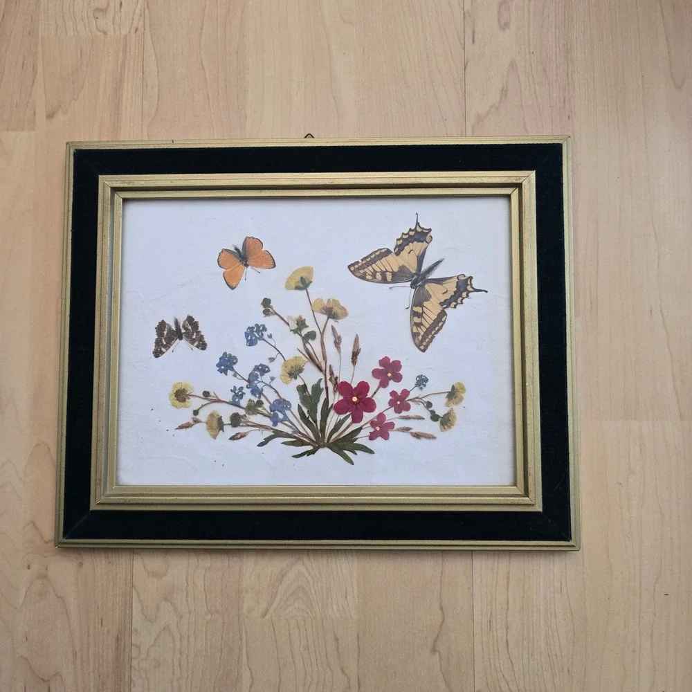 N/A vintage framed