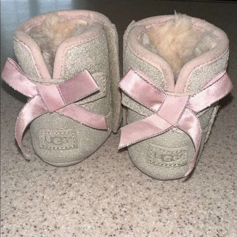UGG 🚚 flat