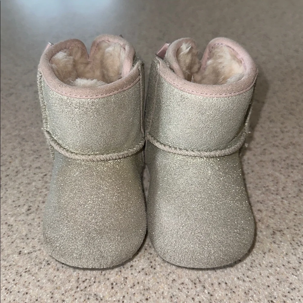 UGG 🚚 flat
