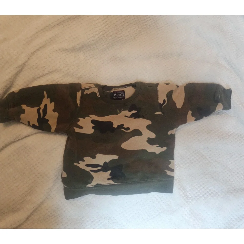 The Children's Place‎ Camouflage Crewneck (size: 18 mo.)