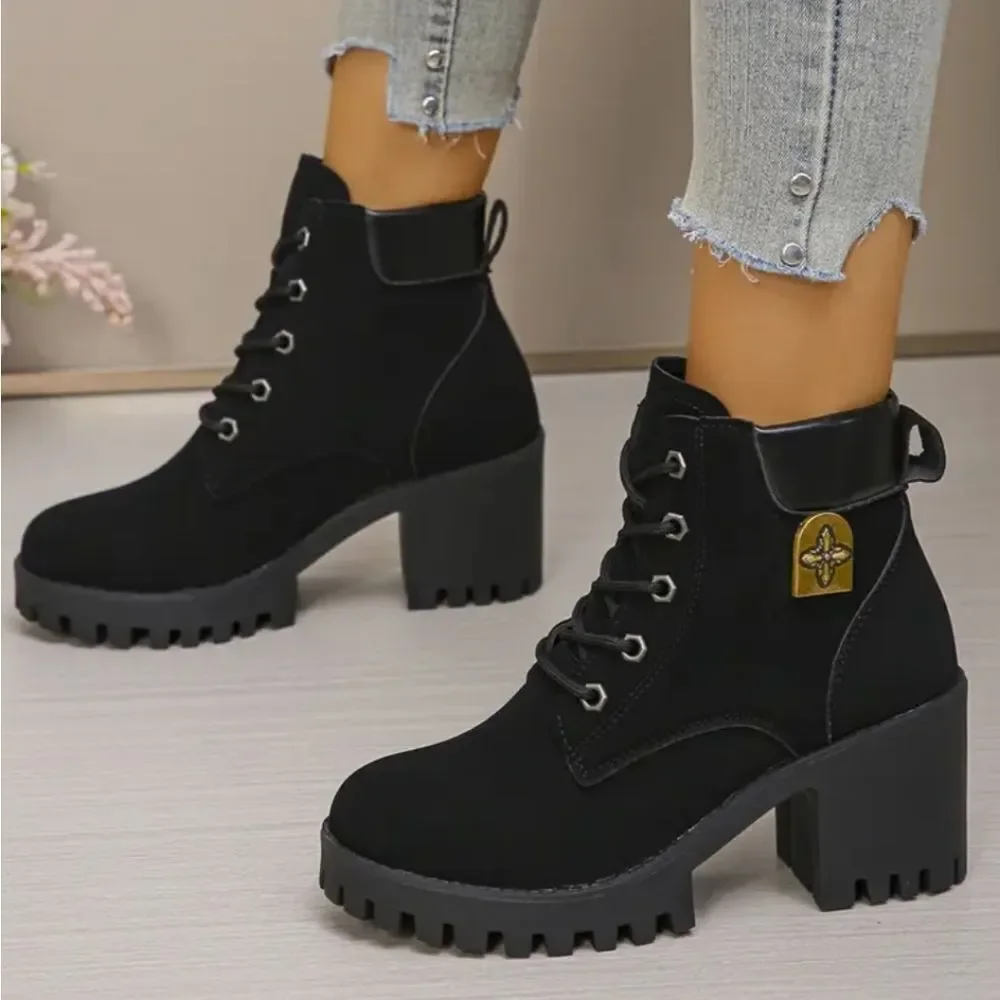 Ladies Black Chunky Heel Lace Up Boots sz 8