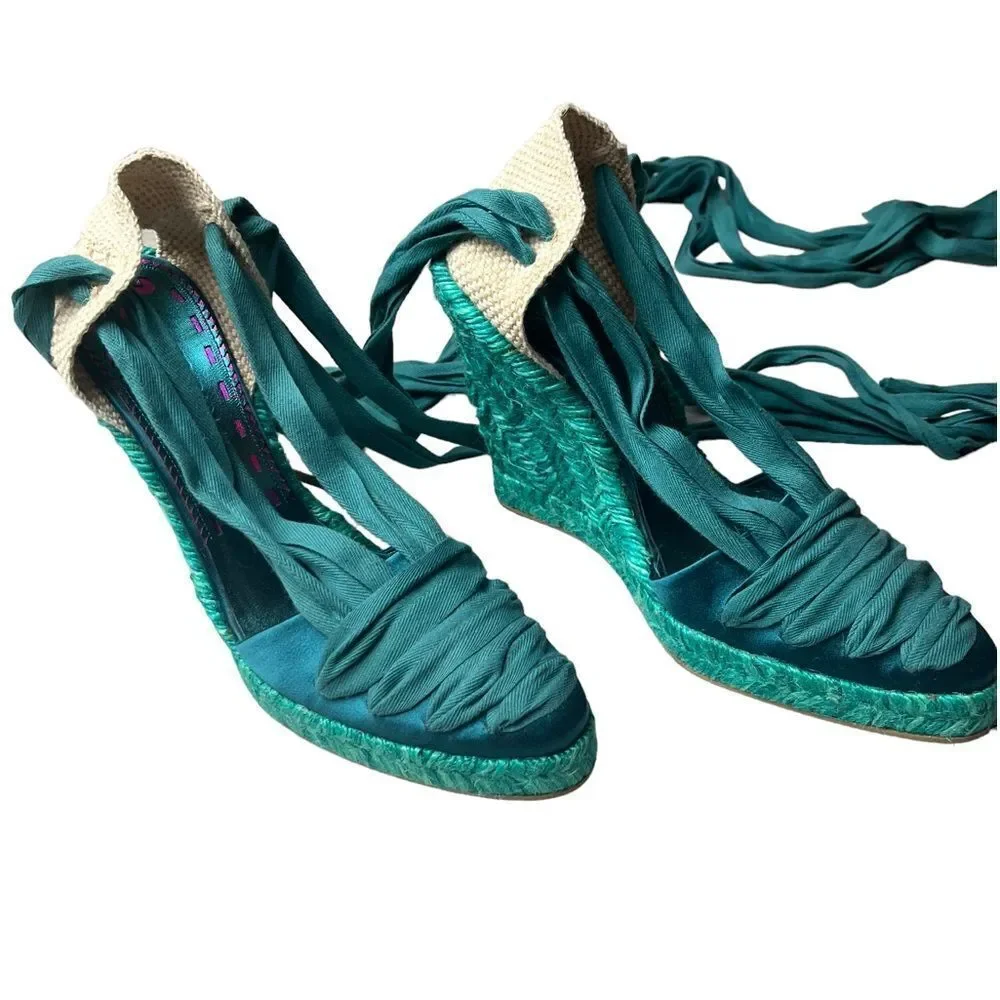 Emanuel Ungaro colored laces your