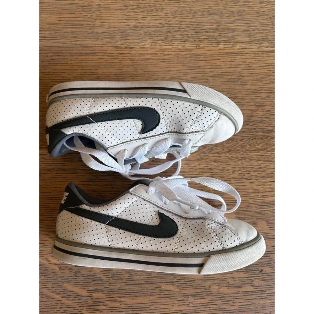 Nike little kid Lace-Up Sneakers – Size 9.5C