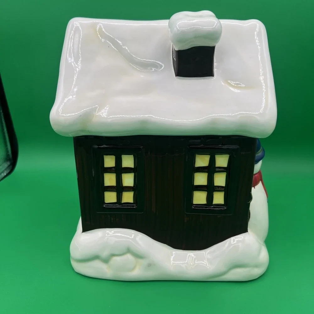 SCM Designs Snow Covered House Ceramic Cookie Jar with snowman tree clean GHA3.