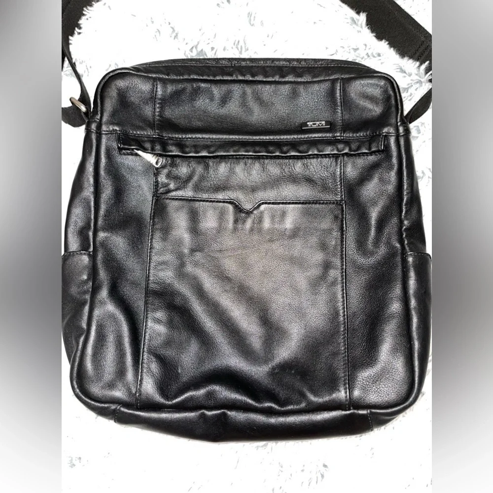 TUMI Genuine leather shoulder bag for man 