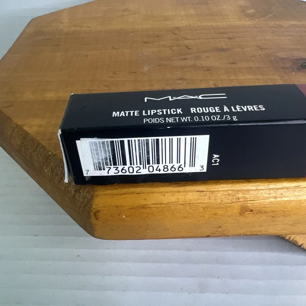 MAC Cosmetics 602 10 matte