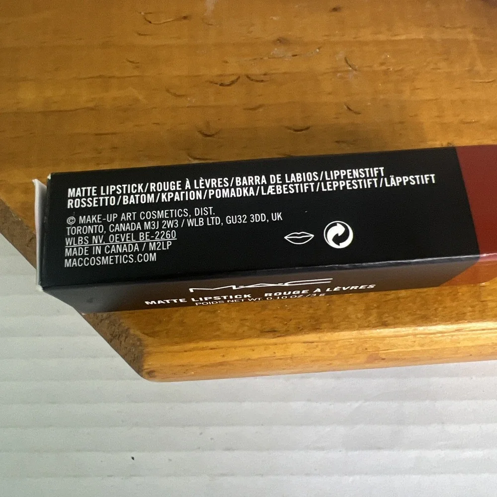 MAC Cosmetics size 10
