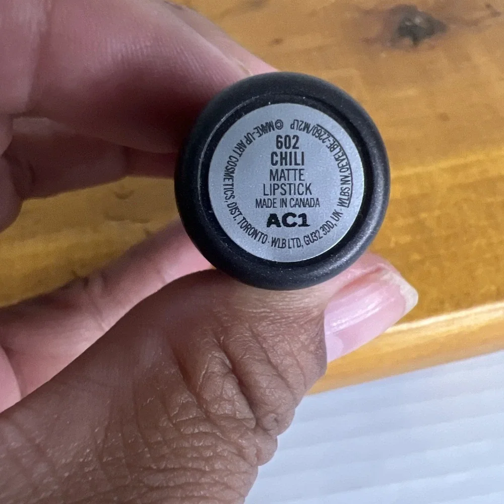 MAC Cosmetics brownish 10