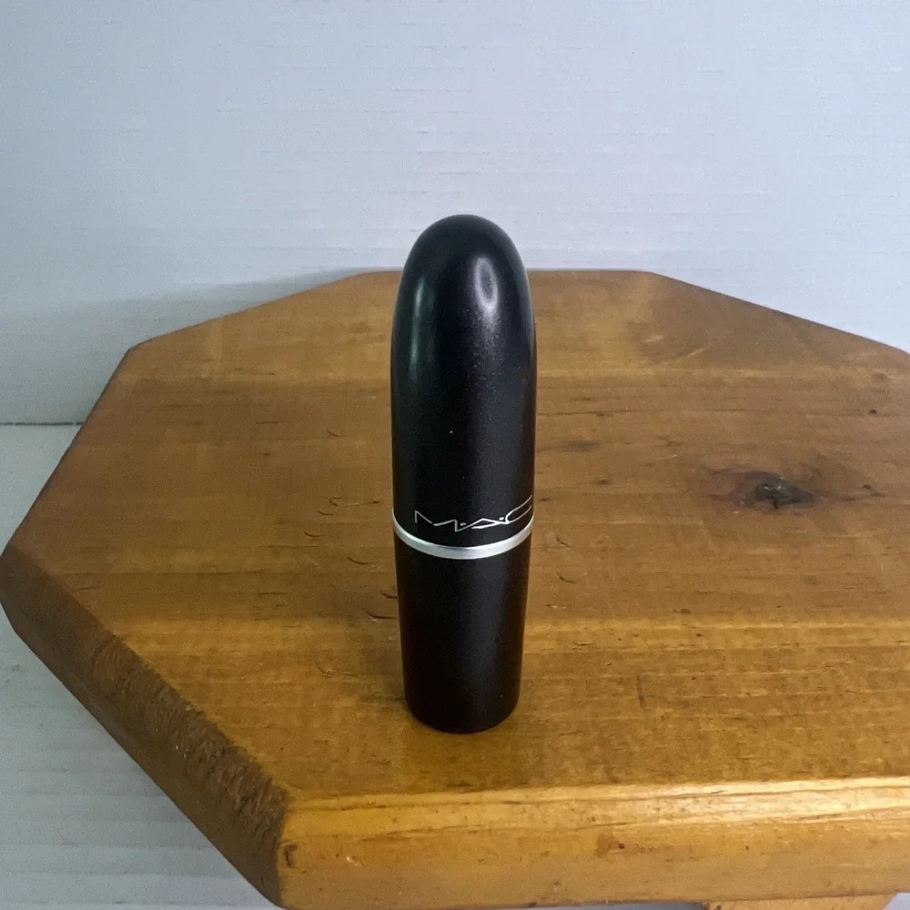 MAC Cosmetics brownish red full