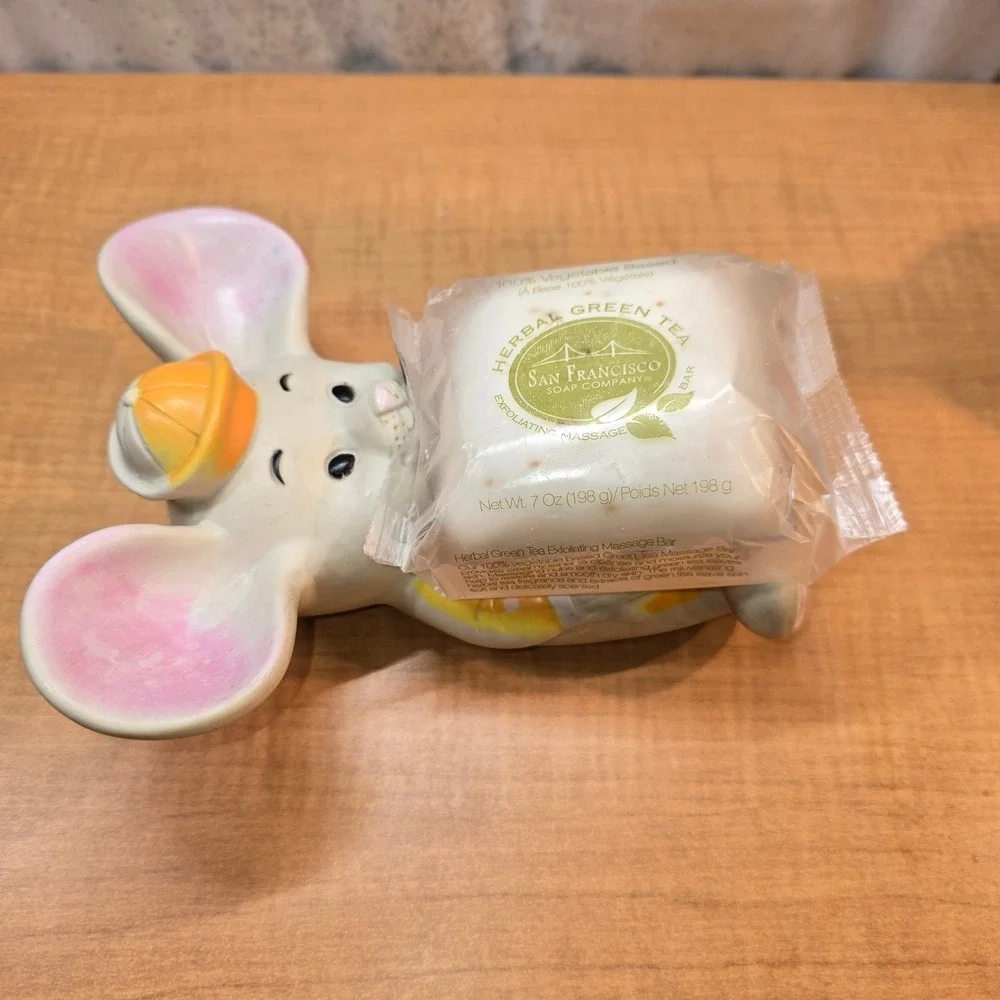 Vintage Rare Merle Norman‎ Cosmetics Squeaky Clean Rubber Soap Dish Bunny Rabbit