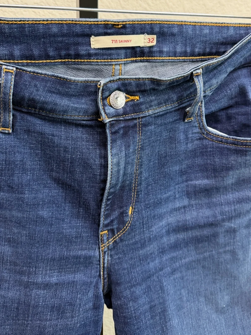 Levis size 32