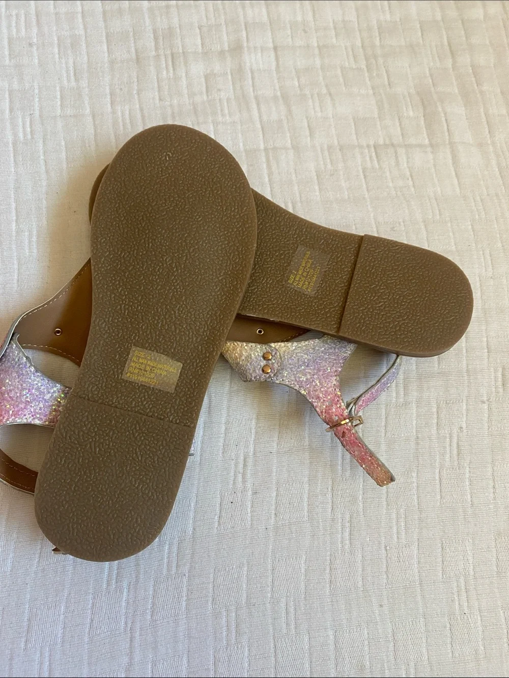 BEBE Girls Glitter Gradient Pink Multicolor T-Strap Sandals