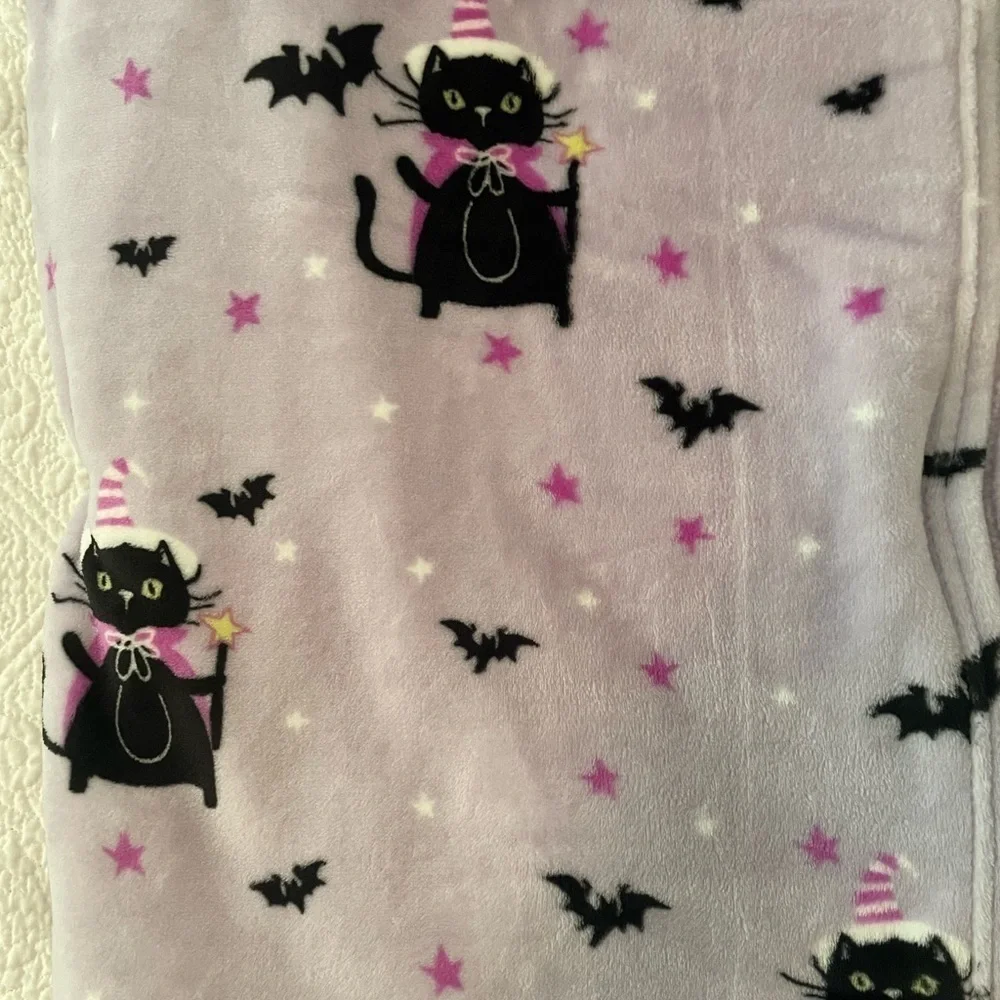 Betsey Johnson Halloween cat purple ultra soft plush throw blanket 50x 70