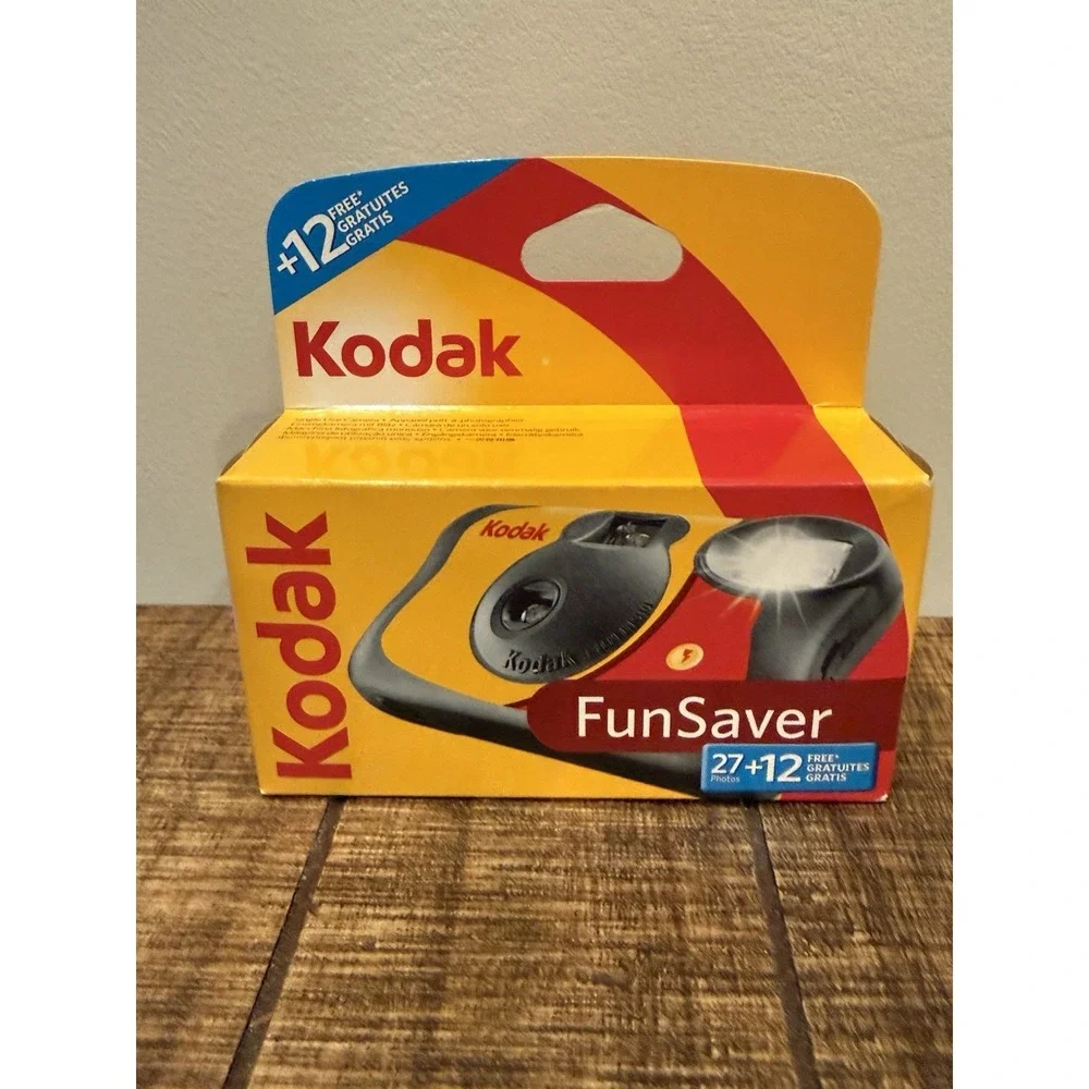 New Kodak 3920949 Fun Saver Single Use Camera with Flash (Yellow/Red)