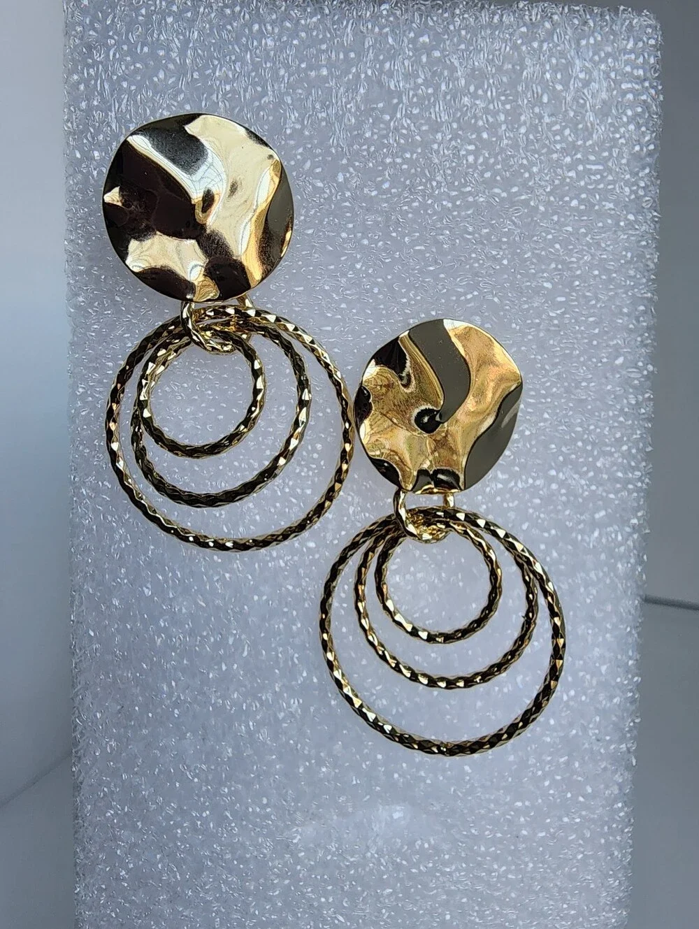 N/A elegant gold