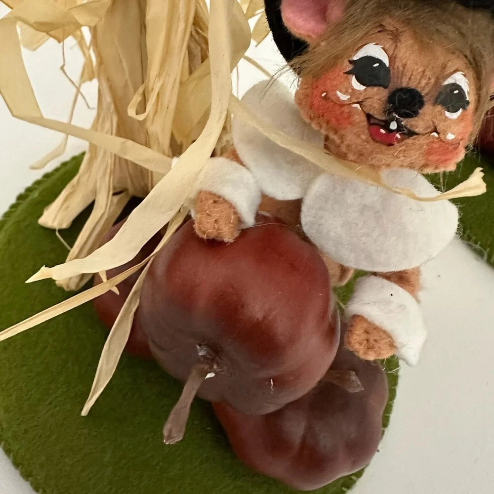 Annalee pilgrim mouse