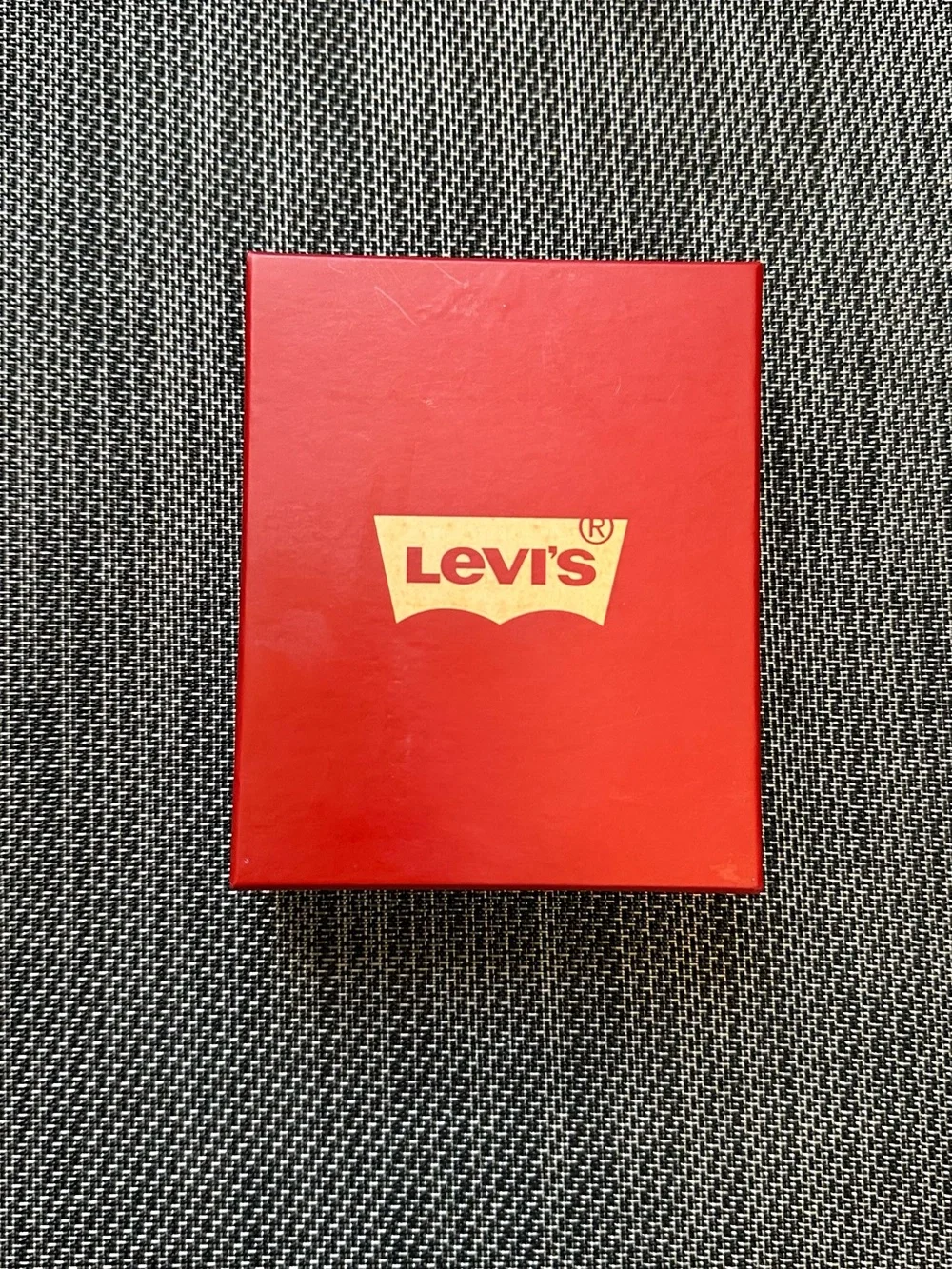 Levis compact trifold