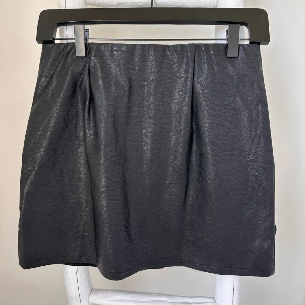 Lizard Thicket Black Faux Leather Front Zipper Mini Skirt SZ Medium