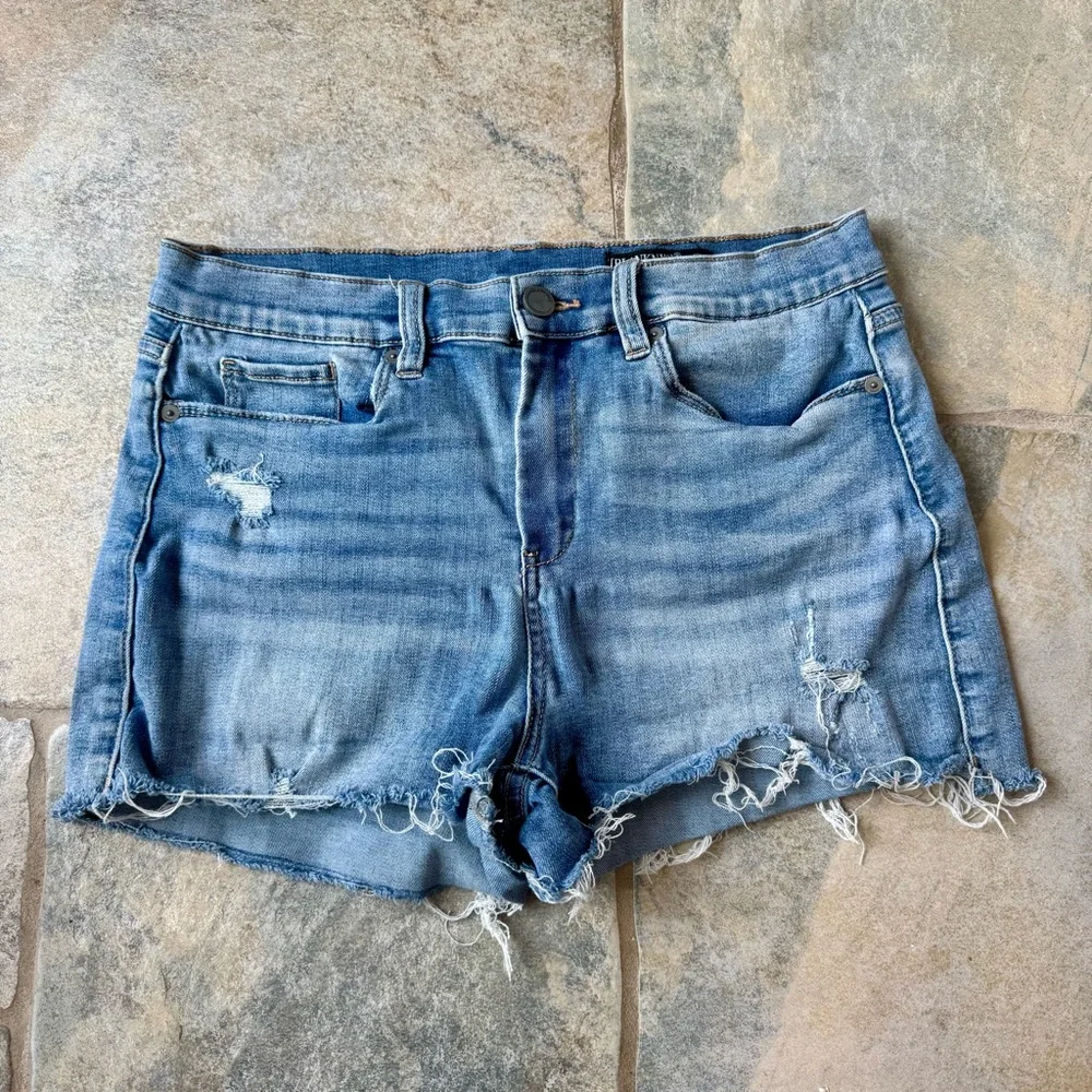 Blank‎ NYC The Essex Classic Cut-Off Blue Distressed Jean Shorts Revolve Size 29
