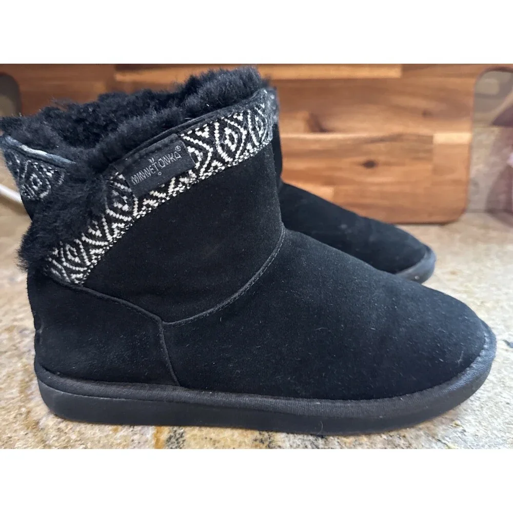 Minnetonka black sheepskin