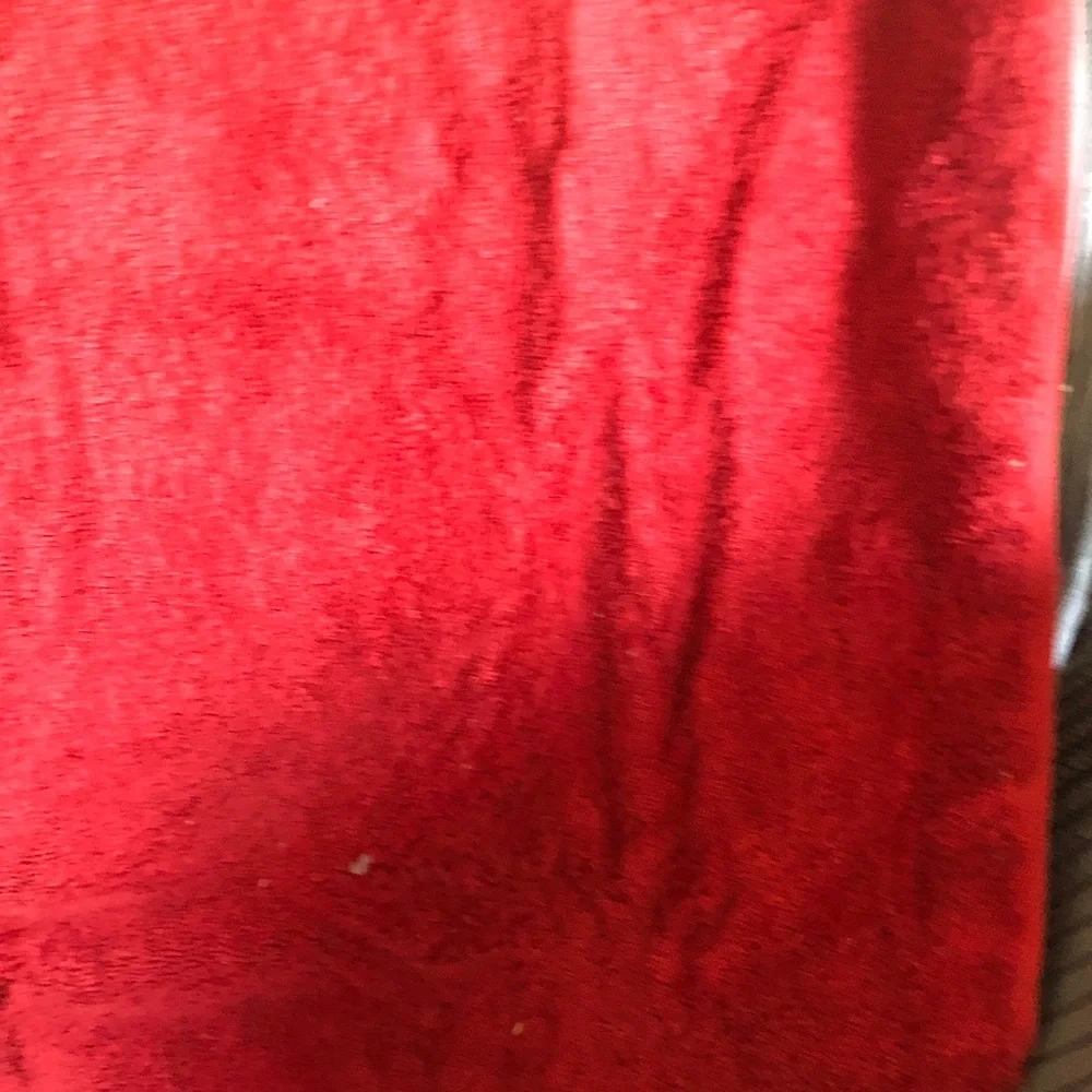 N/A luxurious red