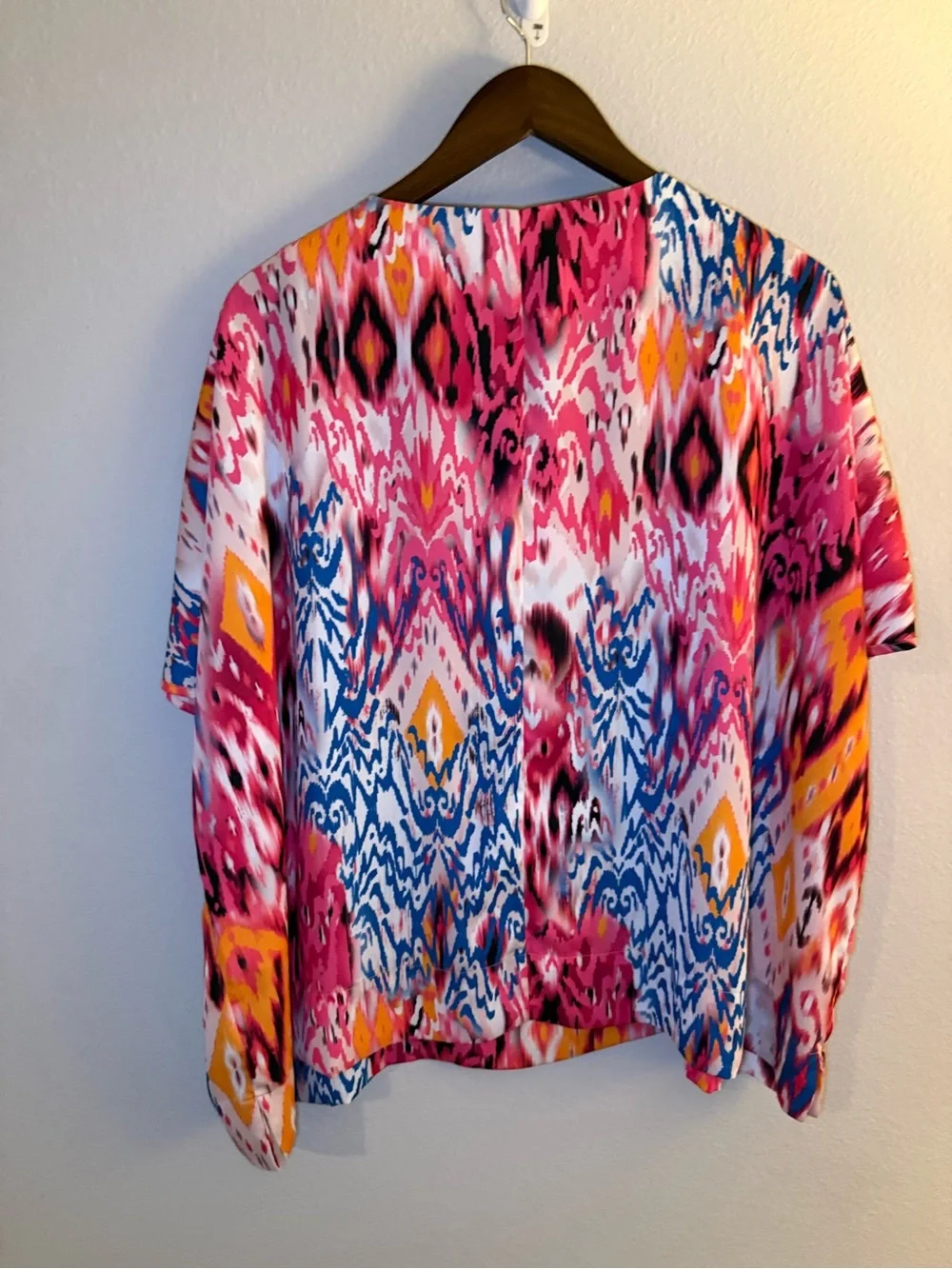 Chico's Multicolor Ikat V-Neck Short Sleeve Blouse