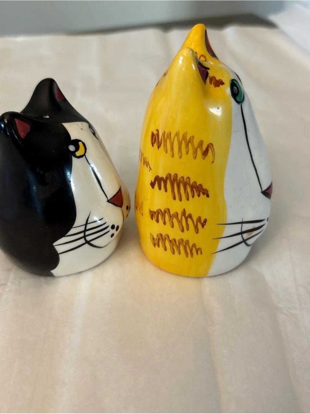 Vintage Chicks salt and Pepper Shakers