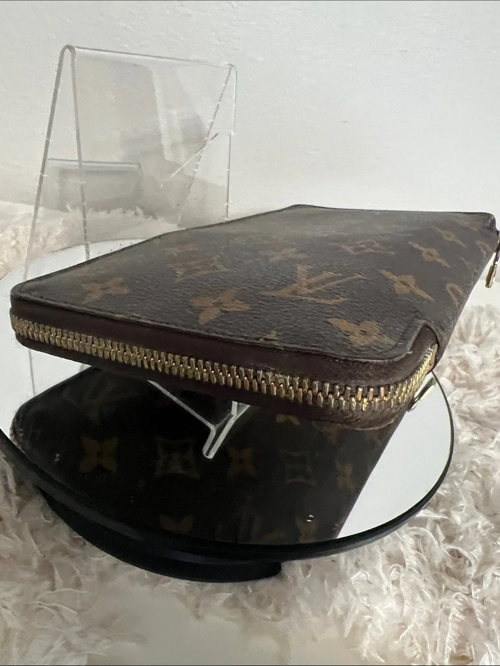 Louis Vuitton preloved around piece