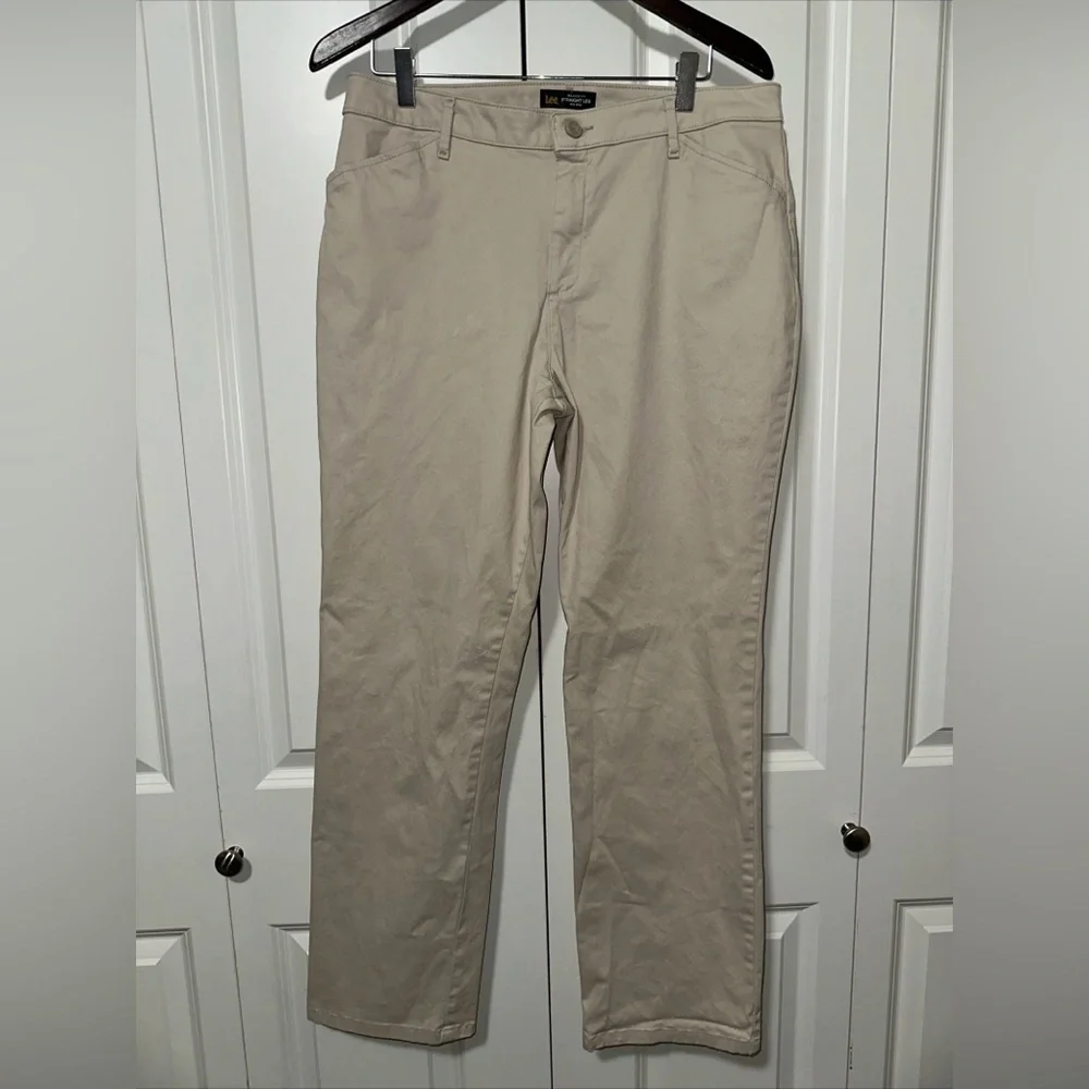 Lee Relaxed Fit Straight Leg Mid Rise Khakis M