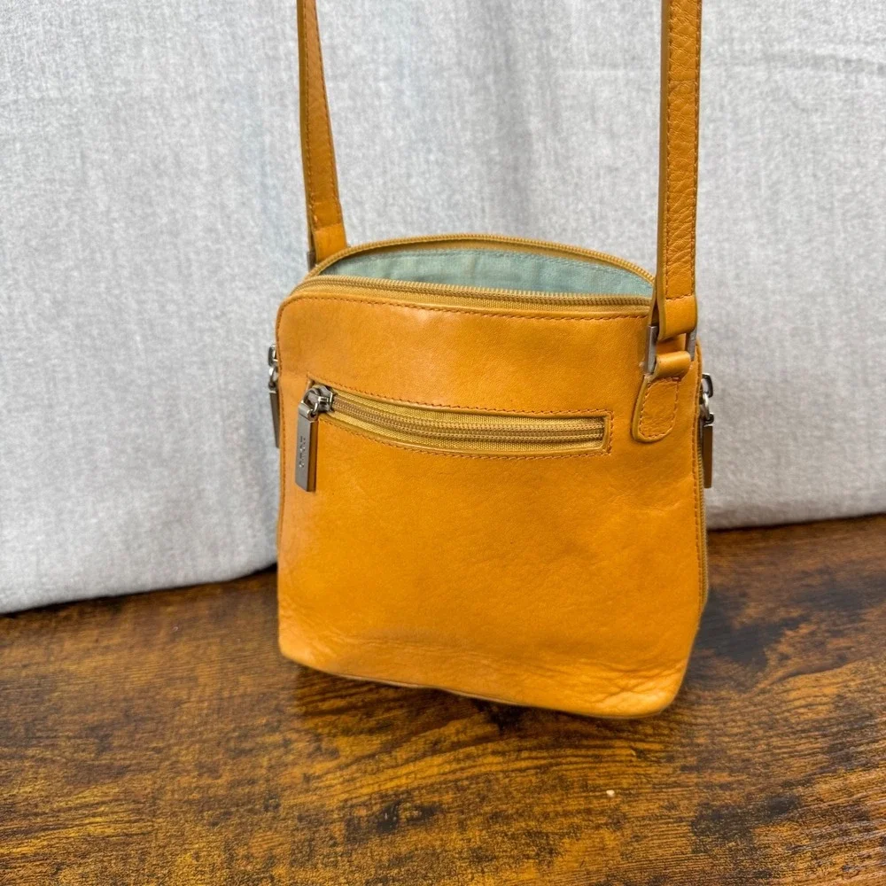 HOBO handbag that
