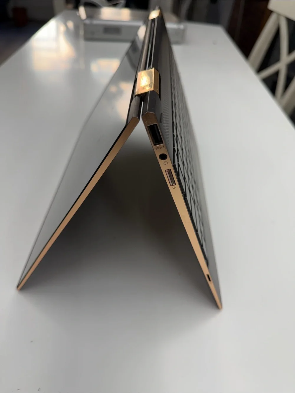 HP Spectre x360 15-EB1043DX