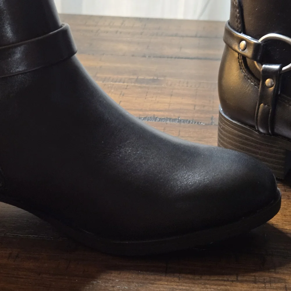 N/A style featuring detail