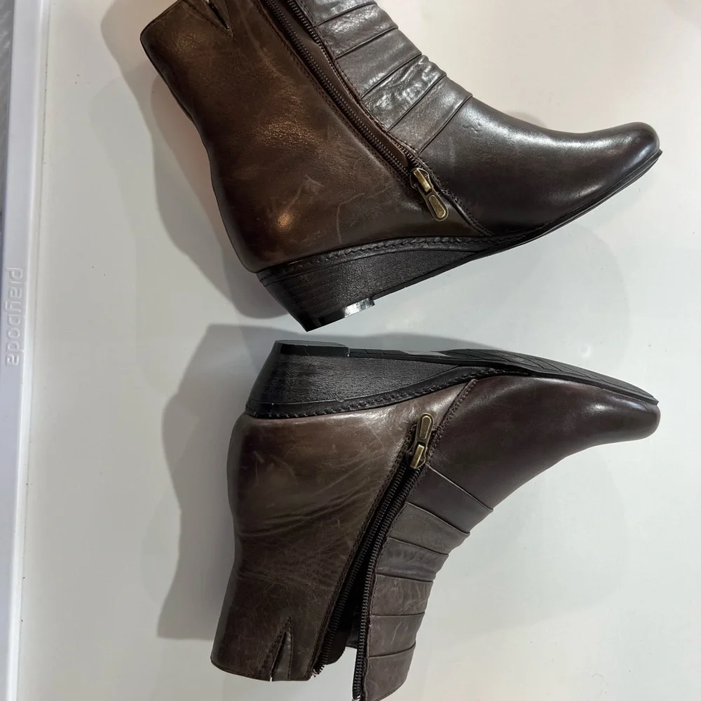Spring Step versatile brown booties