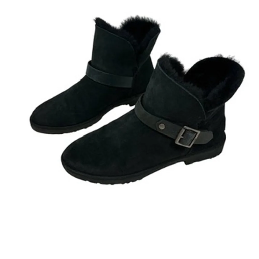 UGG romely black