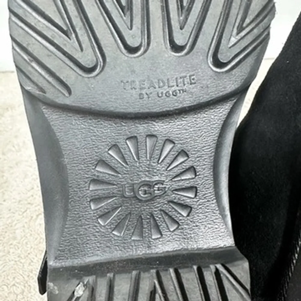 UGG romely black