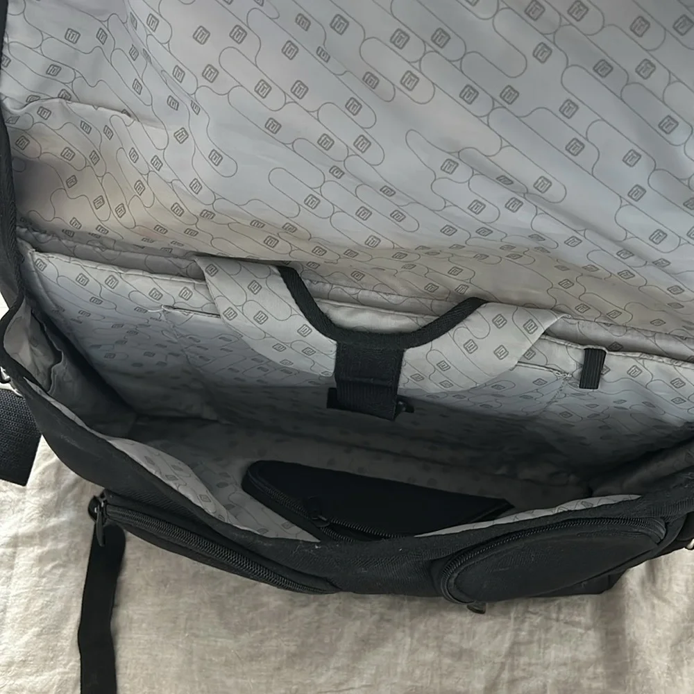FUL Computer Laptop Crossbody work bag. 18X13
