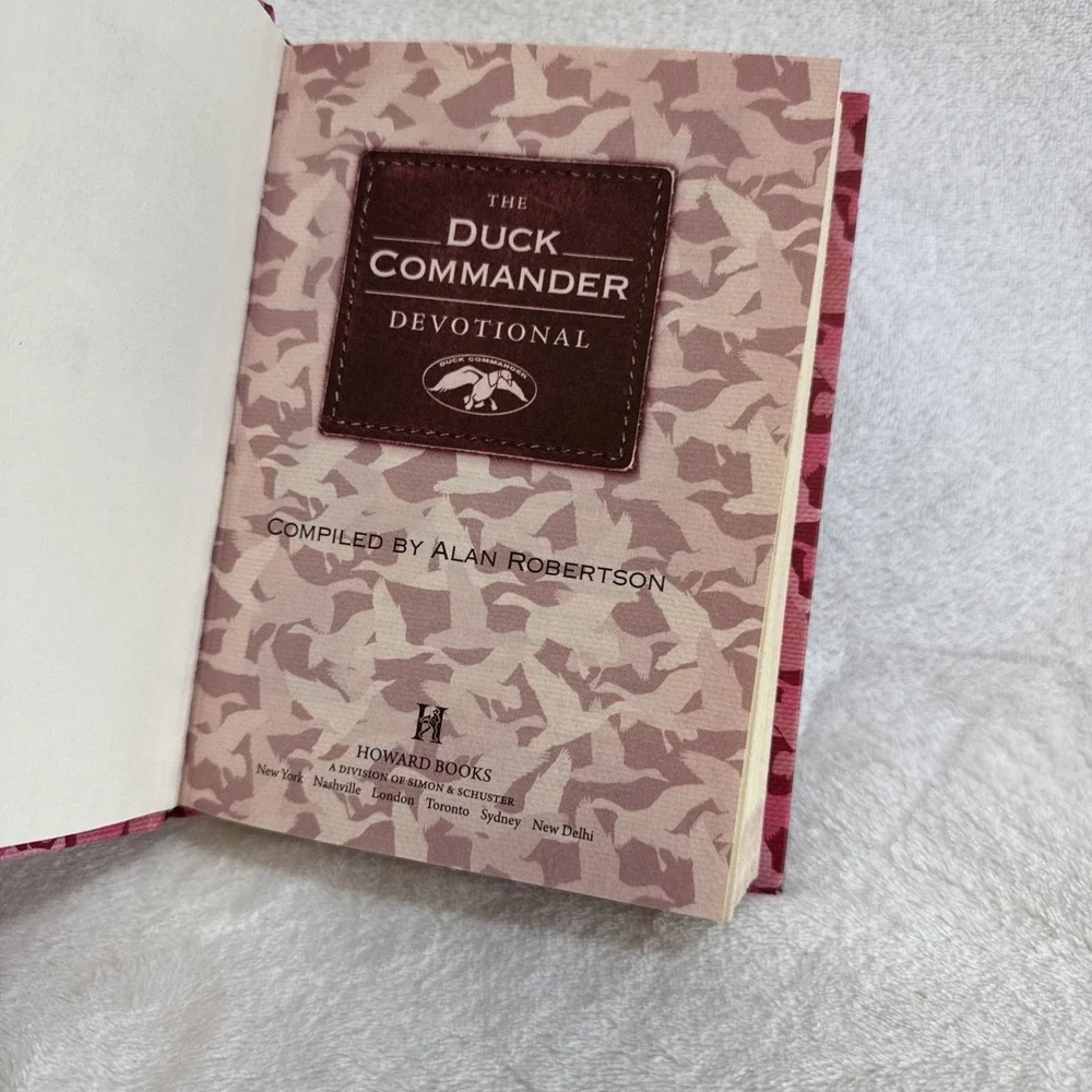 The Duck Commander Devotional Pink Camo A&E Book Faith Messages Robertson Family