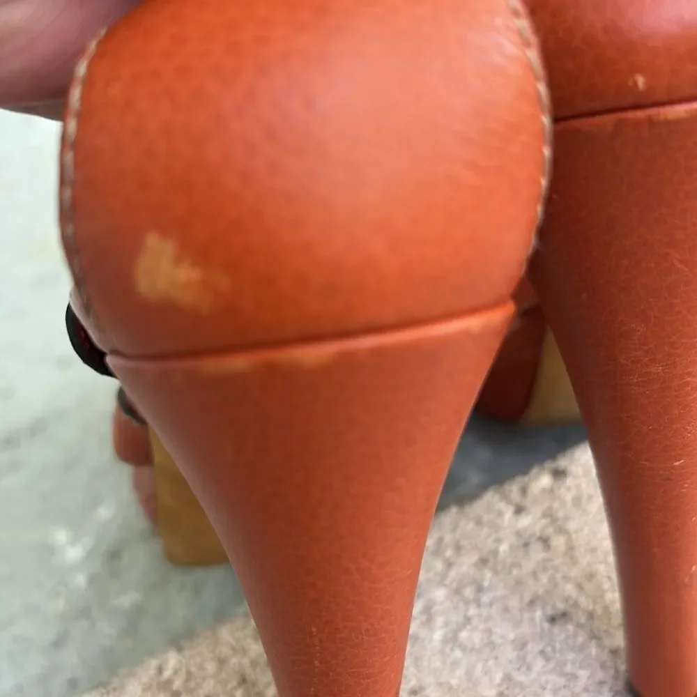 Gucci horse fit platform sandals