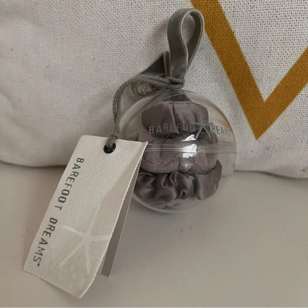 BAREFOOT DREAMS LUXECHIC AND SILK SCRUNCHIE SET Beach Rock Grey NEW MSRP $45