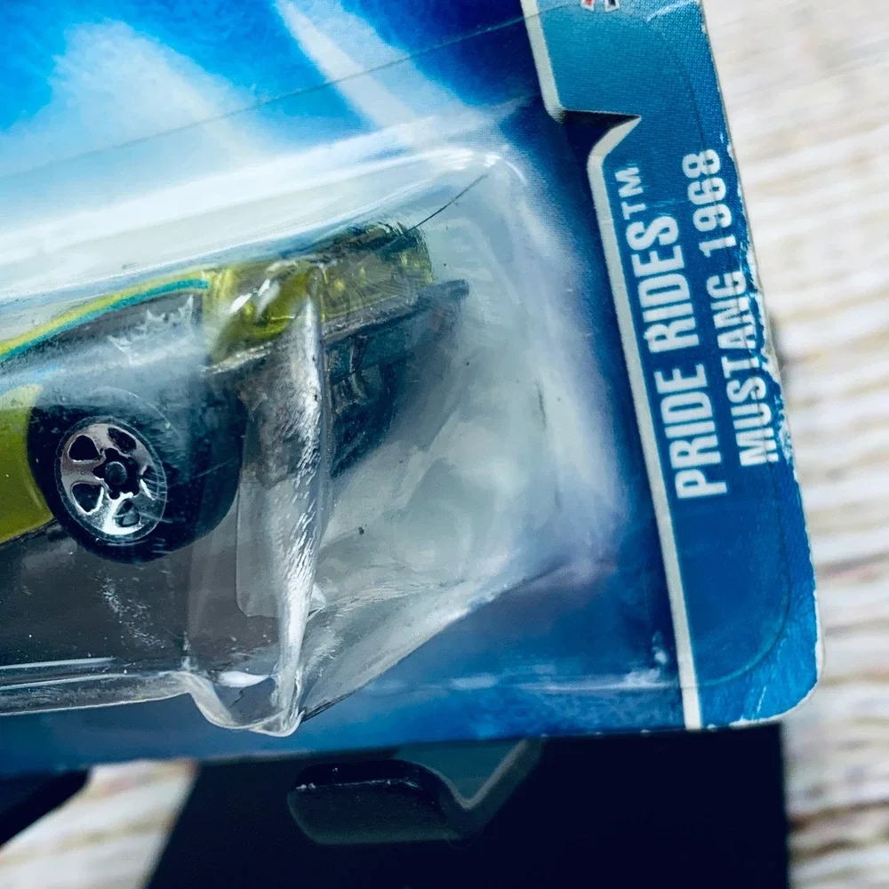 Hot Wheels Pride Rides 1968 Mustang Diecast Car 2004 #165‎ New in Package