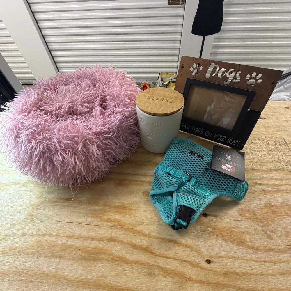 New Puppy Bundle – Small Dog Cozy‎ Bed & Starter Accessories
