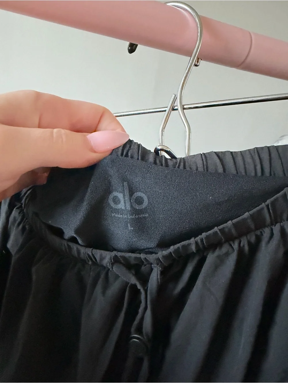 ALO Yoga flowy black