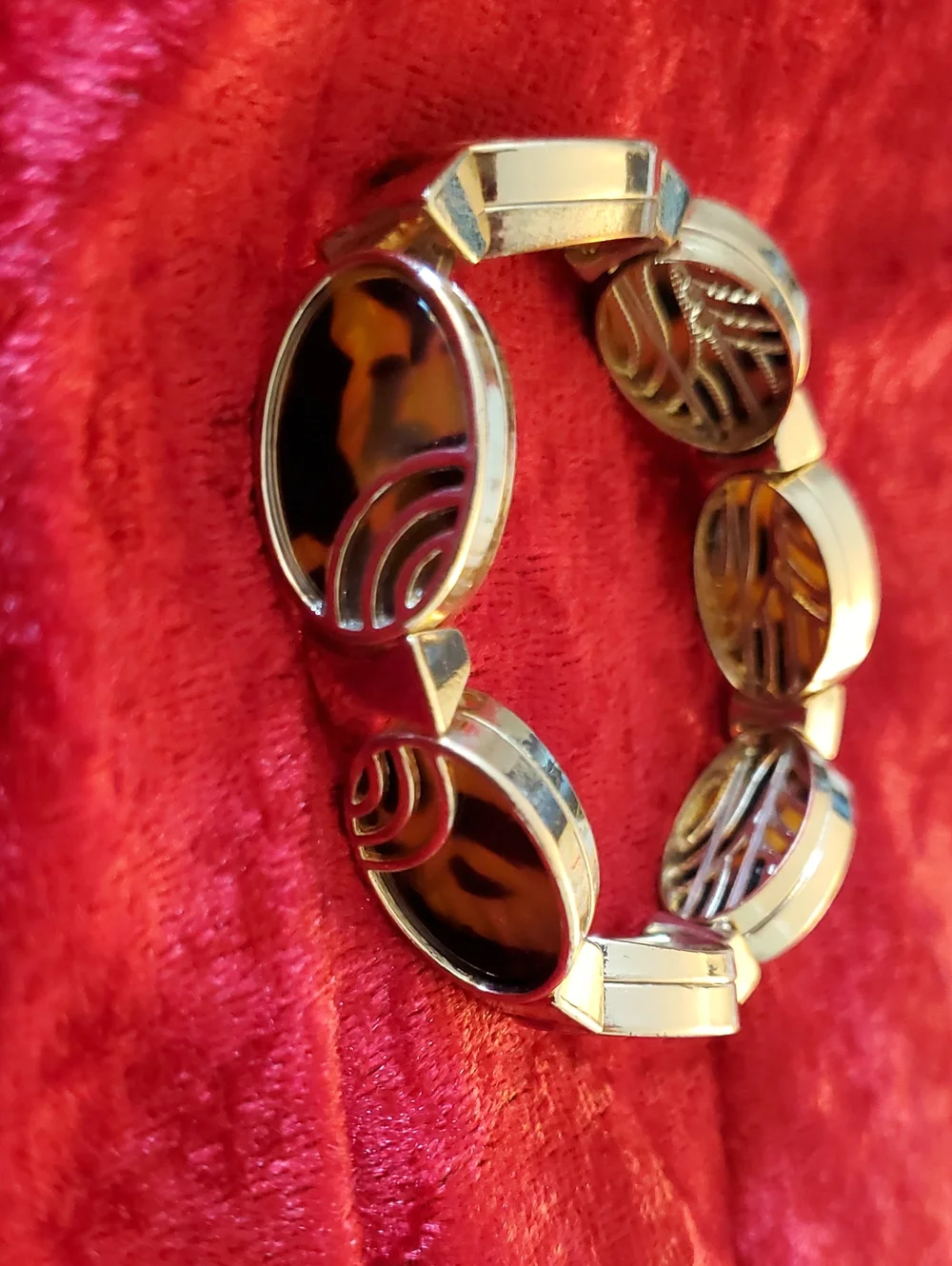 Gold Tone Stretch Bracelet Cut Out Detail Acrylic Tortoise Inlay Fillagree Back