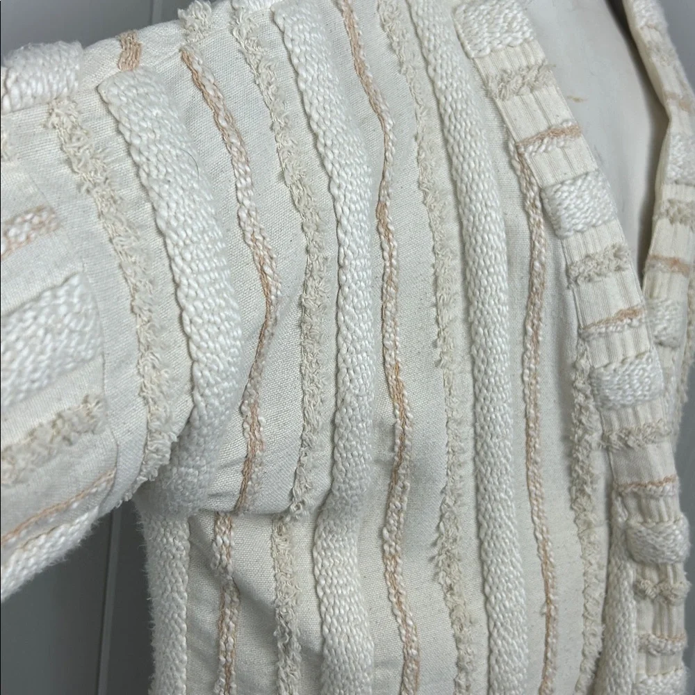 N/A cream textured