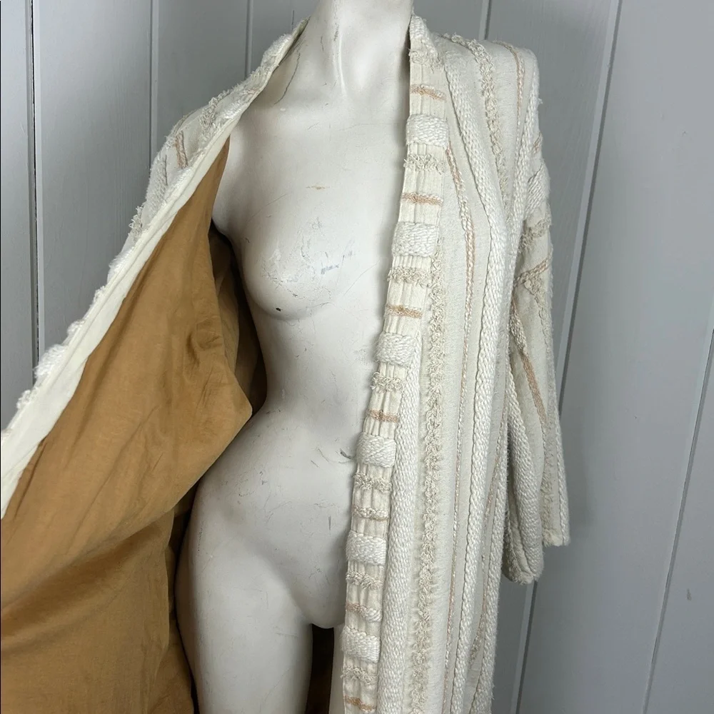 N/A cream textured